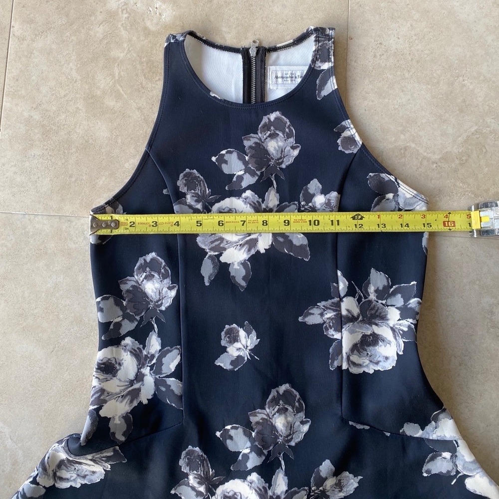 Abercrombie Larissa Neoprene Floral Skater Dress - Picture 9 of 10